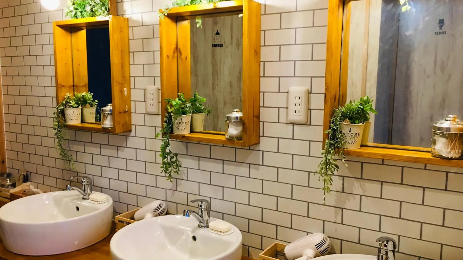 R Guest House Осака Япония